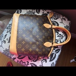 Excellent Condition Louis Vuitton Lockit Tote